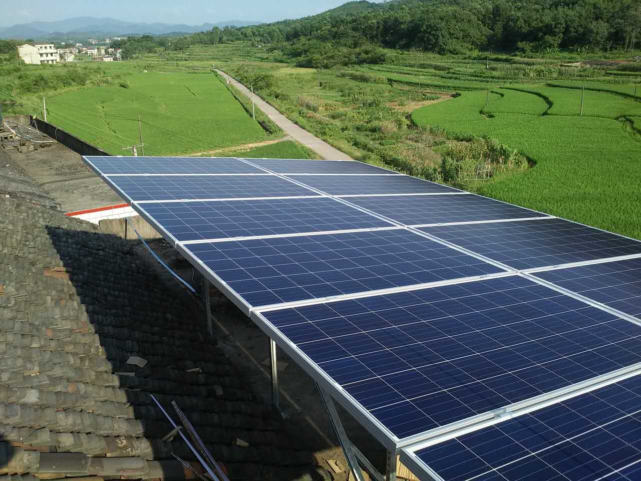 农村屋顶安装光伏发电不同屋顶不同的安装 - 山东潍坊宇星新能源设备有限公司、潍坊光伏发电、潍坊太阳能发电、潍坊新能源